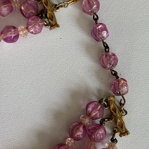 Vintage Hattie Carnegie, collectible triple strand necklace in purple - Picture 9 of 10